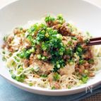 そぼろとジンジャーごまだれの混ぜそうめん