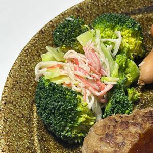 しんやの作ってみた!投稿(モリモリ食べられる♡ブロッコリーとカニカマの麺つゆマヨサラダ)