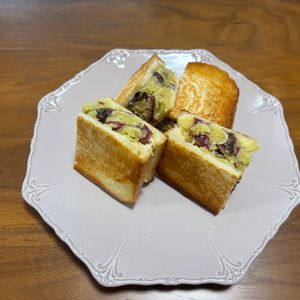 こむぎの作ってみた!投稿(芳醇な香りと甘さ！ラムレーズンとさつまいもの洋風ホットサンド)