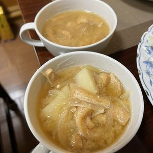 Hikeyの作ってみた!投稿(短い加熱時間でOK！新玉ねぎと油揚げのみそ汁)