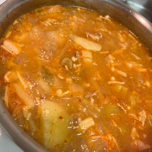ロイホのメロンパフェ🍈の作ってみた!投稿(豚じゃがキムチ味噌鍋・豚こまでお手軽！)