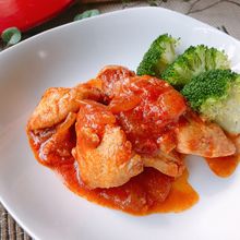 しっとりチキンのトマト煮込み