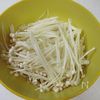 レンジだけ【えのきの胡麻キムチ和え】火を使わない簡単おつまみの下準備