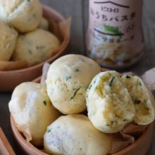 切りもち活用♪【たらこと大葉のおもちポンデケージョ】