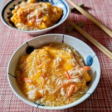【カニたっぷり天津飯】カニのほぐし身をぜいたくに。