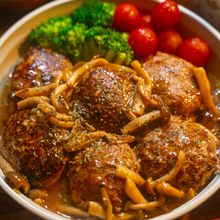 ガーリック醤油煮込みハンバーグ【和風アレンジ♪ジューシー】