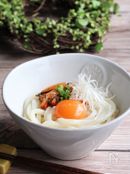 ごま油香るキムチ釜玉うどん