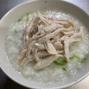 あっこの作ってみた!投稿(10分で超簡単七草粥！鶏むね肉の餅入り中華風七草粥)