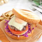牛こま肉で「肉感」ハンバーガー