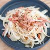 簡単なのにやみつき！新玉ねぎとベーコンのサラダ