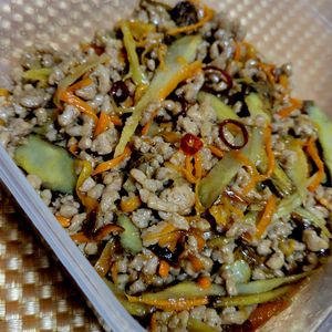 ヴェルの作ってみた!投稿(ご飯が進むガッツリ和食🥰ごぼうとにんじんの肉味噌炒め🍚)