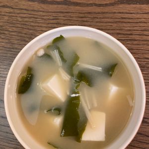 くだもの大好きの作ってみた!投稿(具材たっぷり♡『豆腐とえのきとわかめのお味噌汁』)