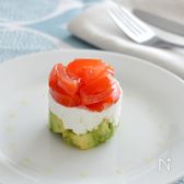 重ねるだけ！トマトとアボカドのタルタル。マヨネーズなし。