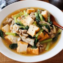 『豚バラ厚揚げと小松菜のコクうま中華あんかけ』ワンパン簡単♪