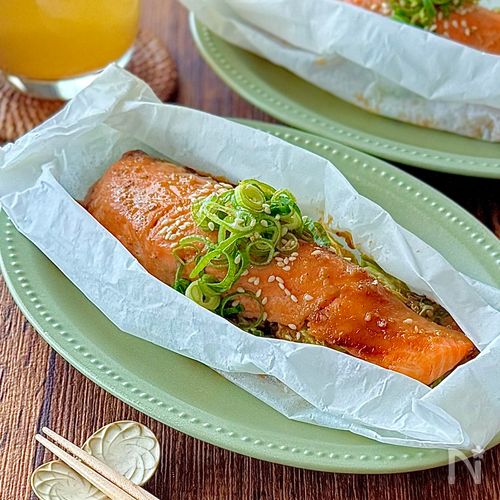 鮭の包み蒸し・ごま味噌風味