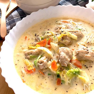 豆乳でヘルシー&チーズでコクあり♡鶏肉と白菜のクリーム煮