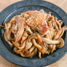 白いごはんと相性抜群!鶏肉ときのこの甘酢炒め