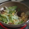 ひとりご飯に！【シンプルレタスチャーハン】の工程4