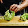 【ヤバい筋肉メシ】チキンとブロッコリーのうま塩グリルの下準備