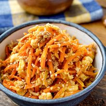 ご飯のお供に♪モリモリ食べたい【人参ツナたま炒め】