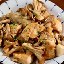 『鶏むね肉と舞茸のオイスターバター炒め』旨みたっぷり!
