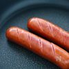 爽やか！ジョンソンヴィルとモッツアレラチーズの梅ソースサラダの工程1
