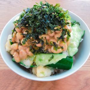 ミルクの作ってみた!投稿(3分！のっけるだけ丼ぶり！納豆と山芋きゅうり丼)