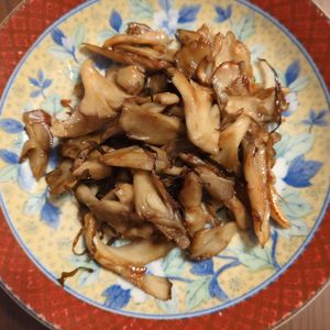 たりおの作ってみた!投稿(メイン食材ひとつだけ！まいたけの塩こんぶ炒め)