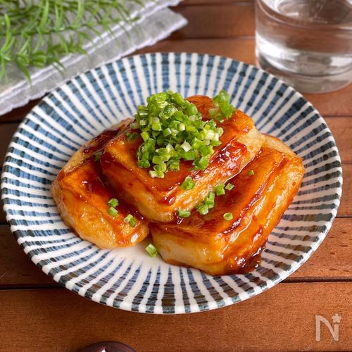 カリッ！もっちもち♡焼いてからめるだけ「甘辛ねぎ味噌餅」
