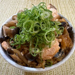 楽ラク手抜キッチン🐶🐾の作ってみた!投稿(ふっくら美味しい！秋鮭と舞茸の炊き込みご飯)