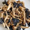 焼くのがポイント◎しめじの海苔和えの工程4