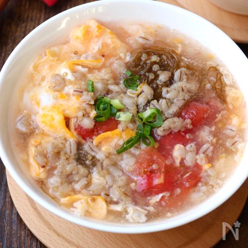 ５分で完成！腸活に！【雑穀入りもずくとトマトのかき卵スープ】