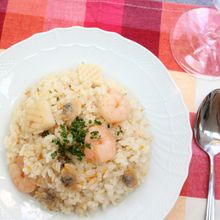 【塩水解凍】で作る魚介たっぷりシーフードピラフ