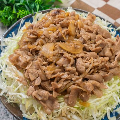 【豚バラの甘辛炒め】キャベツと食べる!白米が無くても大満足!