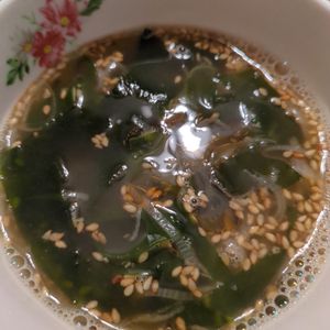 たりおの作ってみた!投稿(焦がしネギとわかめのピリ辛♡中華スープ【#簡単#水戻し不要】)