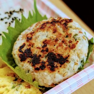 まゆのの作ってみた!投稿(おつまみ・お弁当のおかずに♡はんぺんの梅しそ丸め焼き)