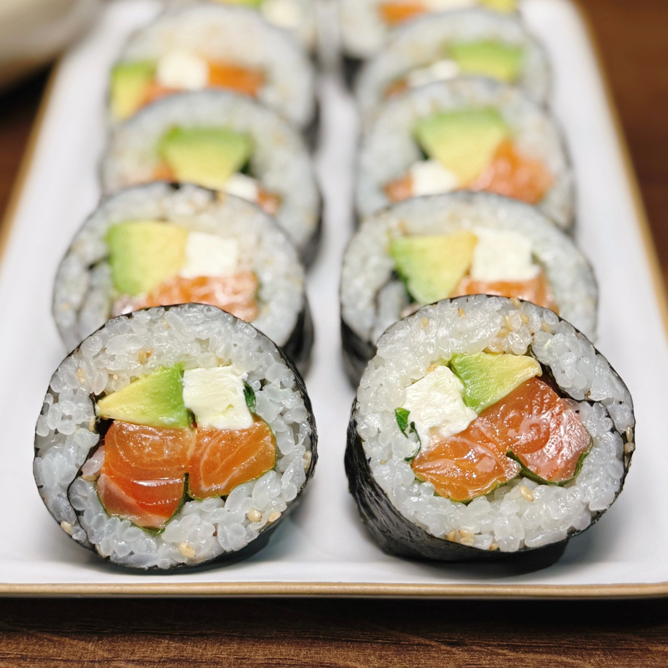 サーモン＆アボカドの海苔巻き】クリームチーズ入りで濃厚♪ | レシピ