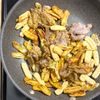 旨みたっぷり！こくうま和風カレー丼の工程1