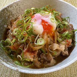 楽ラク手抜キッチン🐶🐾の作ってみた!投稿(神コスパ！温玉のせ肉うどん♪)