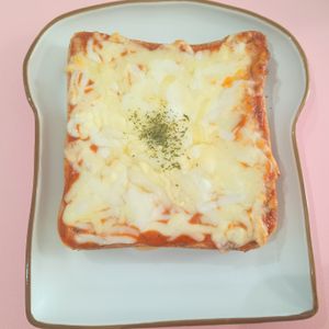milkの作ってみた!投稿(【本気のピザトースト】オレガノで本格ピザの味)