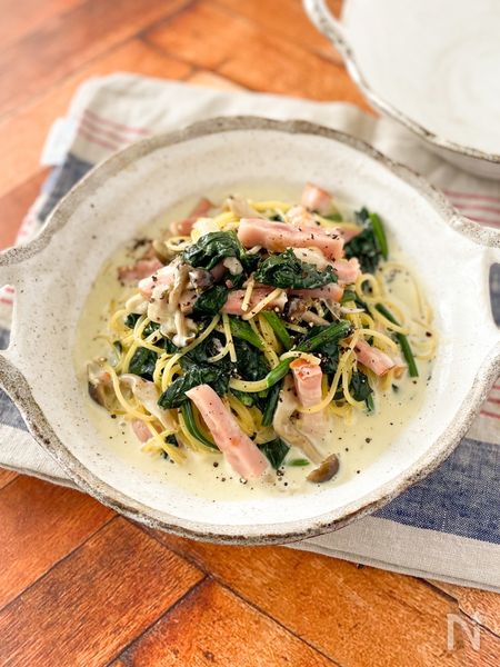 ほうれん草とベーコンの濃厚クリームパスタ