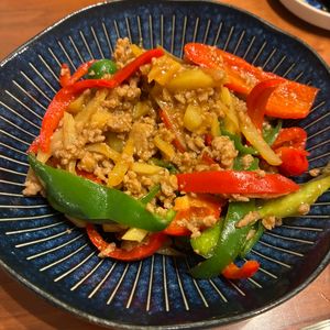 1169387の作ってみた!投稿(【細切り野菜とひき肉の青椒肉絲丼】1皿満足レシピ♡)