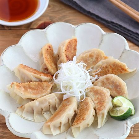 きのこたっぷり ヘルシー焼き餃子 お弁当にも By 佐藤 加奈子 Kaana57 レシピサイト Nadia ナディア プロの料理家の おいしいレシピ