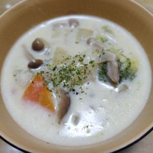おともこの作ってみた!投稿(ほっこり♪満足！『ウインナーと野菜のポトフ風ミルクスープ』)