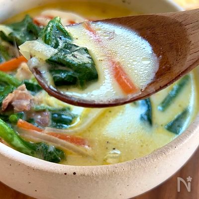 たっぷり野菜が摂れるほうれん草のミルクスープ