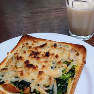 オレンジの作ってみた!投稿(食パンで簡単♬ほうれん草とウインナーのキッシュ♬)