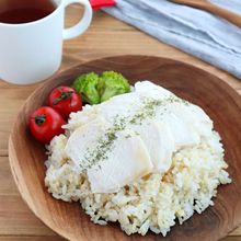 炊飯器で簡単!鶏むね肉の海南チキンライス