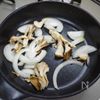 残ったデミハンバーグで「ハヤシライス風」の工程3