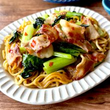 ワンパン10分!もっちもち香ばし♪【ピリ辛豚バラ焼きそば】