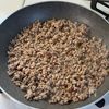 シャキッと食感にハマる♪【きゅうりたっぷり甘辛そぼろごはん】の工程3